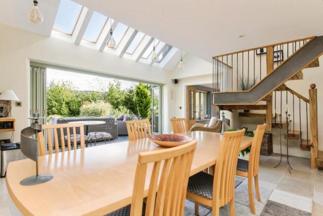 4 bed property, in Southleigh, £900,000