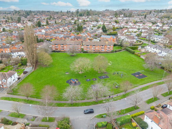 2 bed property, in Shropshire Close, £120,000
