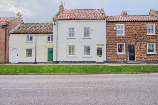 3 bed property, in Front Street, £130,000