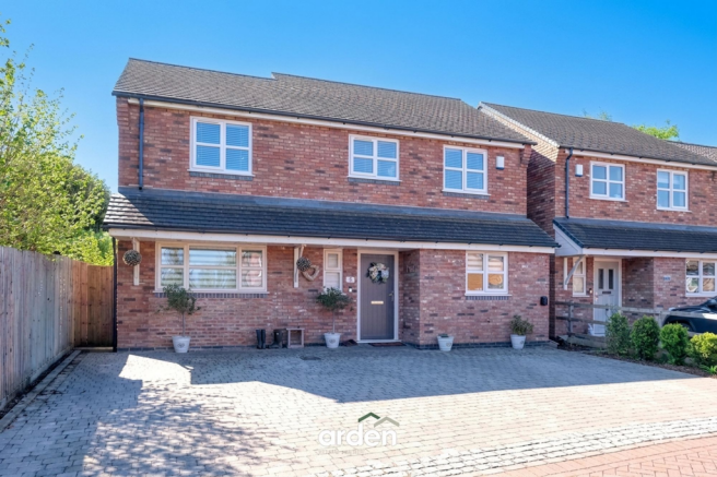 3 bed property, in Shaw Lane, £525,000
