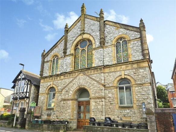 4 bed property, in Newton Abbot TQ12, £90,000