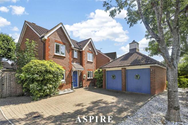 4 bed property, in Tamarisk, £600,000
