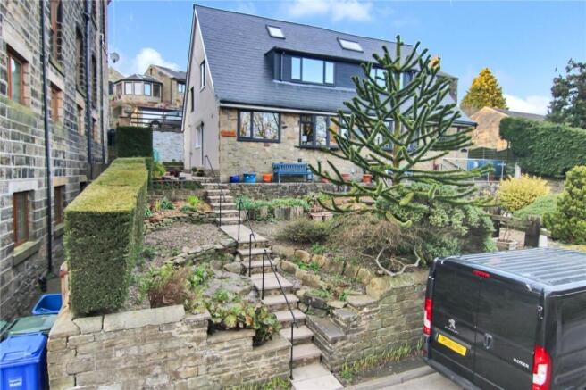 3 bed property, in Ickornshaw, £330,000
