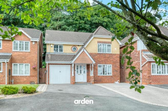 4 bed property, in The Pines, £390,000