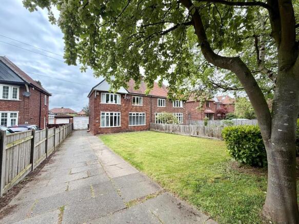 3 bed property, in Park Side, £170,000