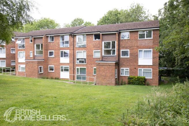 2 bed property, in Aston View, £230,000