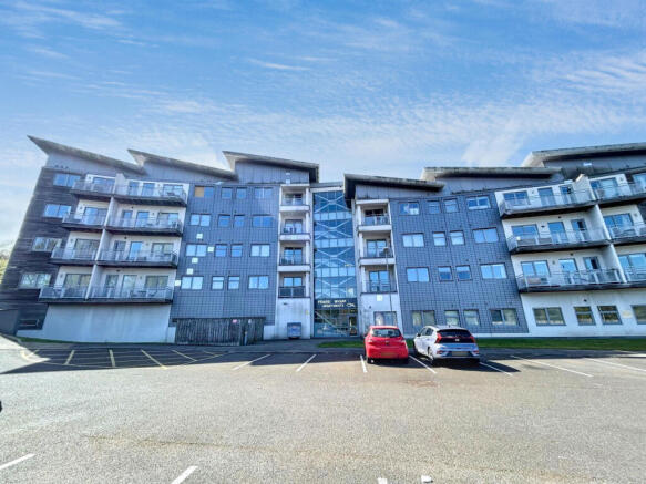2 bed property, in Green Lane, £110,000