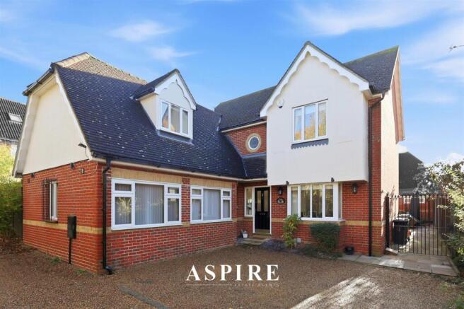 6 bed property, in Carte Place, £800,000