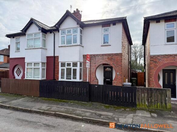 3 bed property, in Smith Street, £220,000