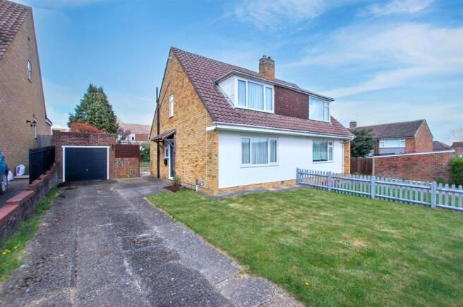 3 bed property, in Dowgate Close, £450,000
