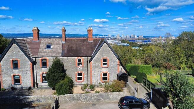 3 bed property, in The Laurels, £675,000