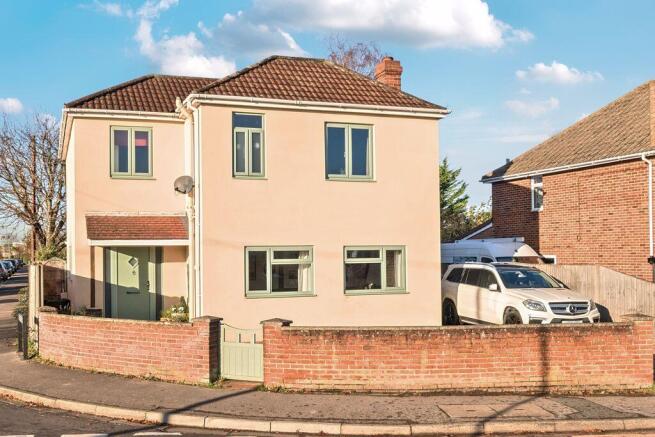 4 bed property, in Mays Lane, £575,000