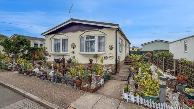 2 bed property, in Little Meadow, £150,000