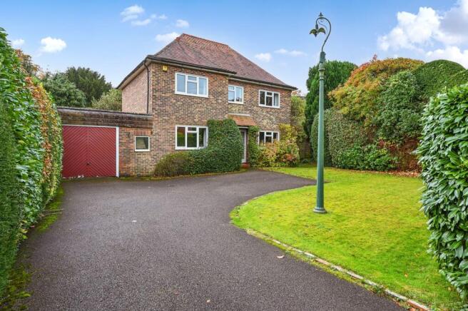 3 bed property, in Beacon Close, £700,000