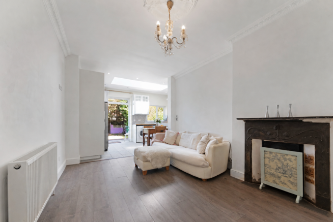 3 bed property, in Caddington Road NW2, £550,000