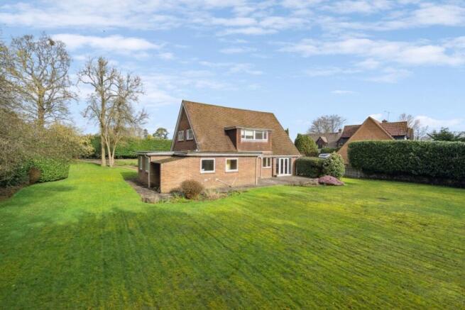 4 bed property, in Parkside, £650,000