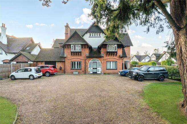2 bed property, in Murdoch Road, £599,999
