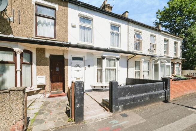 3 bed property, in Westdown Road, £560,000