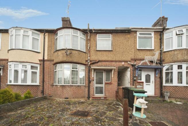 3 bed property, in Chester Avenue, £270,000