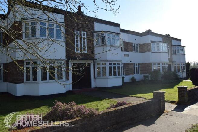 2 bed property, in Little Gaynes Lane, £330,000