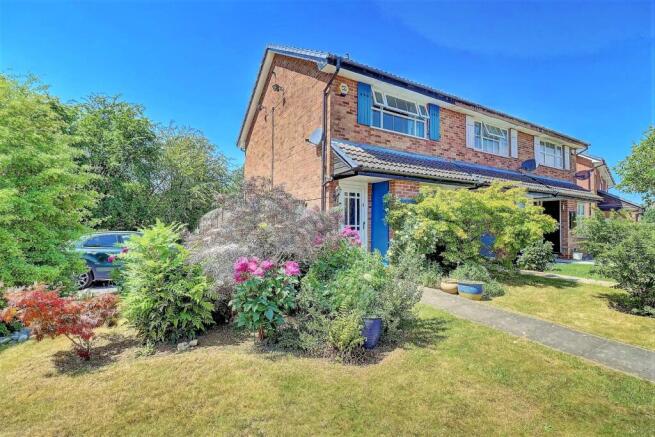 2 bed property, in Parsons Walk, £400,000