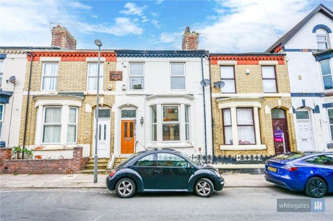 2 bed property, in Castlewood Road, £145,000