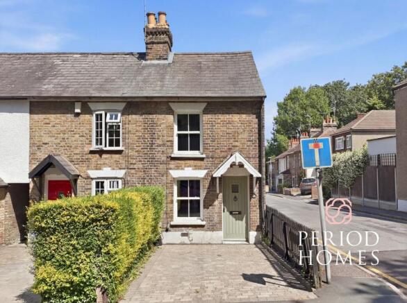 3 bed property, in Crescent Road, £450,000