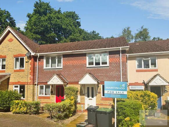 2 bed property, in Hainault Drive, £295,000