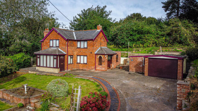 3 bed property, in Cromwell View, £318,500