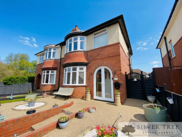 3 bed property, in Manor Gardens, £210,000
