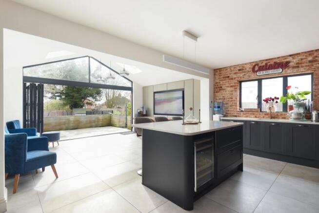 4 bed property, in Cherry Garden Road, £630,000