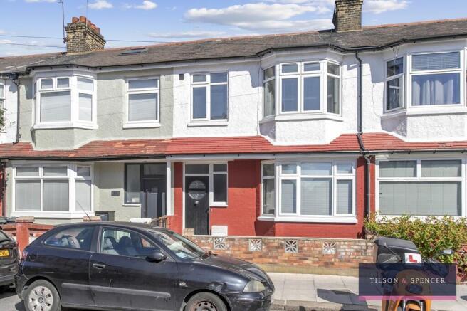 3 bed property, in Dowsett Road, £585,000