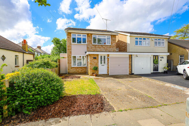 4 bed property, in Glenbervie Drive, £550,000