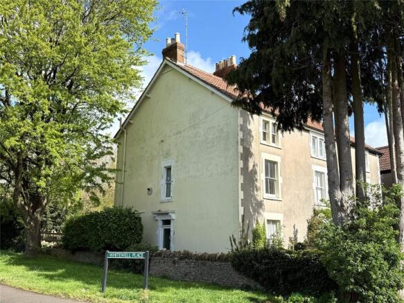 3 bed property, in Whitewell Road, £325,000