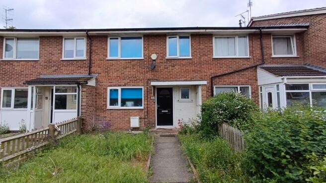 5 bed property, in Saxton Close, £250,000