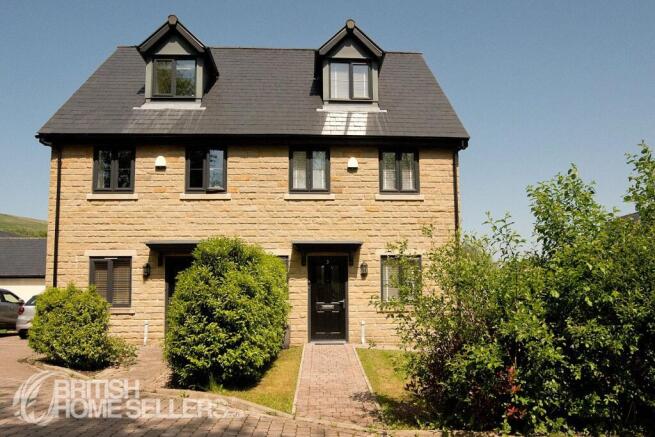 4 bed property, in Oakenhead Green, £350,000