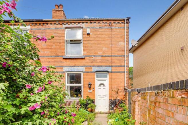 2 bed property, in Bradbury Street, £190,000