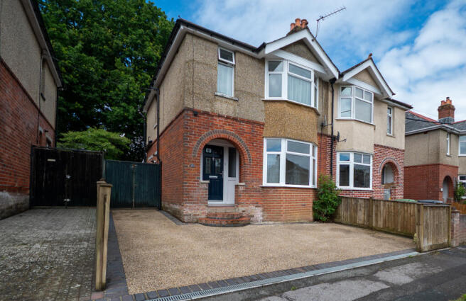 3 bed property, in Bishopstoke, £375,000
