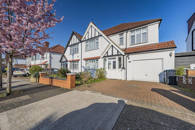 5 bed property, in Nathans Road, £799,950