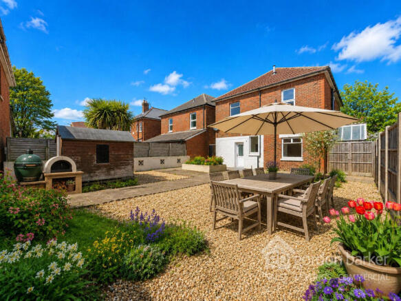 4 bed property, in Holdenhurst Road, £450,000