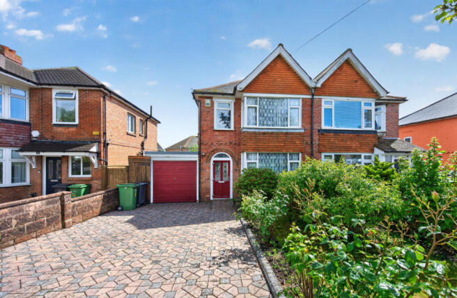 3 bed property, in Ashbrook Road, £300,000