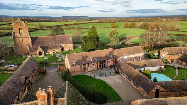 4 bed property, in The Threshing Barn, £1,100,000