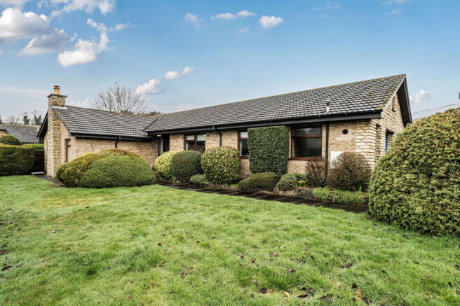 4 bed property, in Eastwood Drive, £375,000