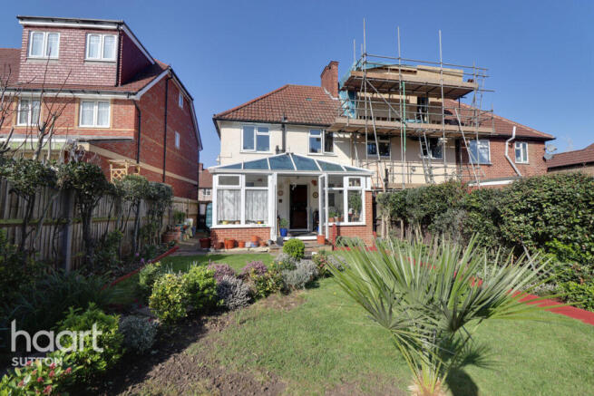 3 bed property, in Central Road, £540,000