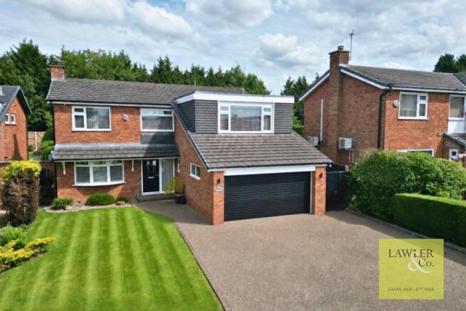 5 bed property, in Brambling Close, £625,000
