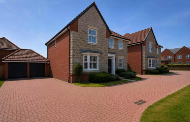 4 bed property, in Golden Spire, £595,000