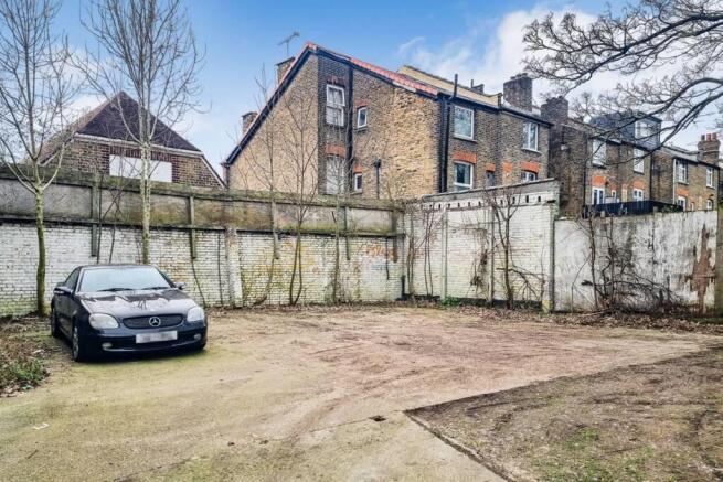 Land, in Land To Rear Of 1a & 1b Spencer Avenue, £175,000