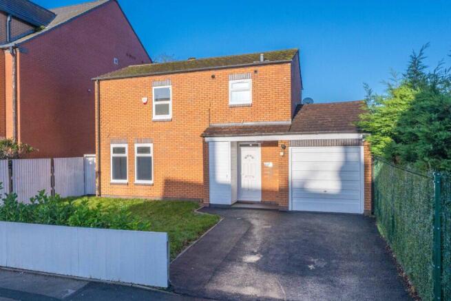 3 bed property, in Poplar Road, £375,000