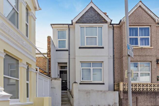 1 bed property, in Winston Avenue, £120,000