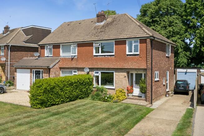 3 bed property, in Westwood Drive, £825,000